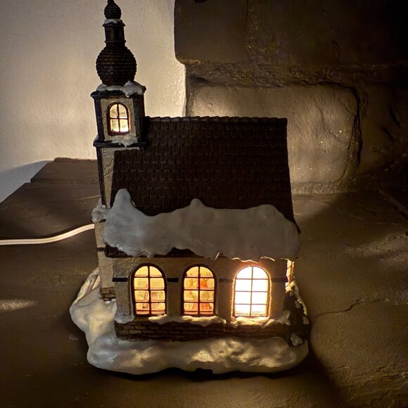 Hawthorne Village - "Holy Night Chapel" Piece - Picture 5 of 10